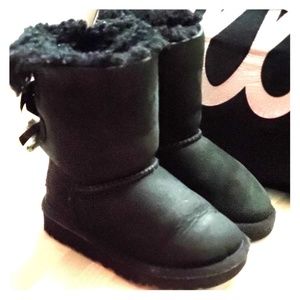 Toddler size 8 bailey bow uggs
